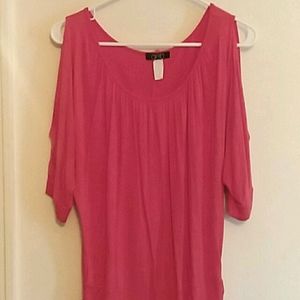 Scoop neck open shoulder shirt